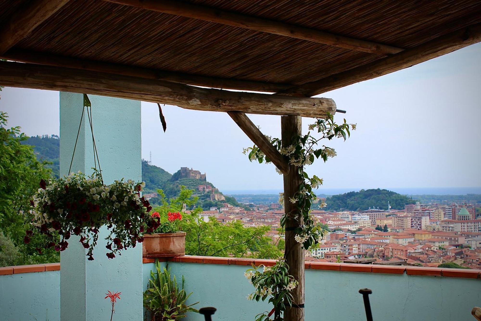La Terrazza Apartment Massa  Bagian luar foto